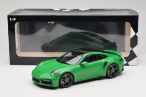 Porsche 911 992 Turbo S Grün Minichamps 1:18 153069077 Druckguss — Bild 6 von 6