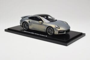 Porsche 911 Turbo S 992 Silver Bamboo Chromaflire With Display Case Spark 1:18 WAP0219100RTSS Resin — Bild 4 von 7