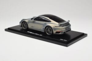 Porsche 911 Turbo S 992 Silver Bamboo Chromaflire With Display Case Spark 1:18 WAP0219100RTSS Resin — Bild 5 von 7