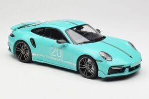 Porsche 911 992 Turbo S Sport Design Package Racing Green Minichamps 1:18 155069175 Druckguss — Bild 4 von 6