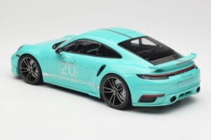 Porsche 911 992 Turbo S Sport Design Package Racing Green Minichamps 1:18 155069175 Druckguss — Bild 5 von 6