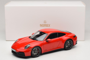 Porsche 911 992.2 Carrera 4 GTS Guards Red Norev 1:18 187171 Druckguss — Bild 8 von 8