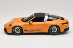 Porsche 911 992.2 Targa 4 GTS Bahama Yellow Norev 1:18 187190 Druckguss — Bild 6 von 10