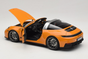 Porsche 911 992.2 Targa 4 GTS Bahama Yellow Norev 1:18 187190 Druckguss — Bild 7 von 10