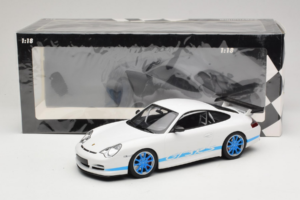 Porsche 911 996 GT3 RS Weiß Blaue Streifen Minichamps 1:18 155062021 Druckguss — Bild 6 von 6