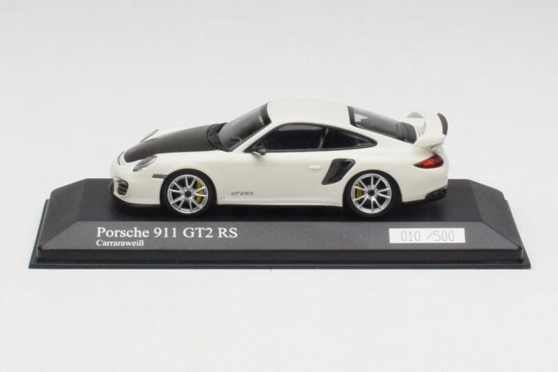 Porsche 911 997.2 GT2 RS Weiß mit Silbernen Felgen Minichamps 1:43 400069405 Druckguss