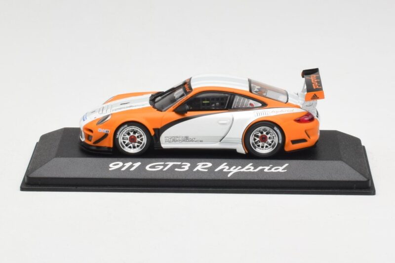 Porsche 911 GT3 R Hybrid 997.2 Presentation White Orange Minichamps 1:43 WAP0201170B Druckguss
