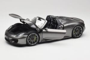 Porsche 918 Spyder Liquid Metal Silber Minichamps 1:18 110062430 Druckguss — Bild 2 von 8