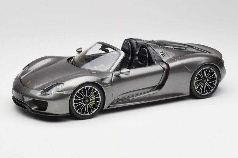 Porsche 918 Spyder Liquid Metal Silber Minichamps 1:18 110062430 Druckguss