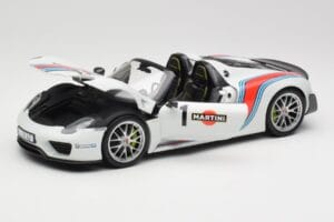 Porsche 918 Spyder Weissach Package Martini Minichamps 1:18 110062440 Druckguss — Bild 2 von 8