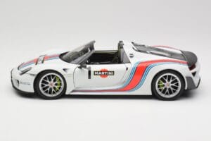 Porsche 918 Spyder Weissach Package Martini Minichamps 1:18 110062440 Druckguss — Bild 4 von 8