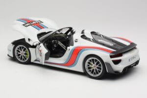 Porsche 918 Spyder Weissach Package Martini Minichamps 1:18 110062440 Druckguss — Bild 5 von 8