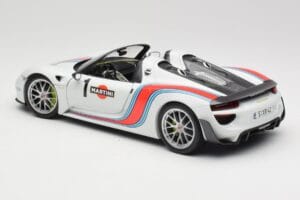 Porsche 918 Spyder Weissach Package Martini Minichamps 1:18 110062440 Druckguss — Bild 7 von 8