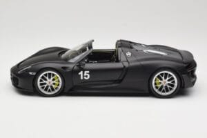 Porsche 918 Spyder Weissach Package Matt Black Minichamps 1:18 110062444 Druckguss — Bild 4 von 8