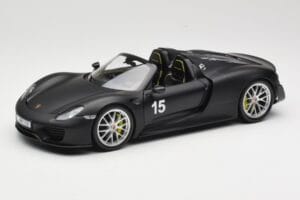 Porsche 918 Spyder Weissach Package Matt Black Minichamps 1:18 110062444 Druckguss
