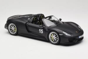Porsche 918 Spyder Weissach Package Matt Black Minichamps 1:18 110062444 Druckguss — Bild 6 von 8