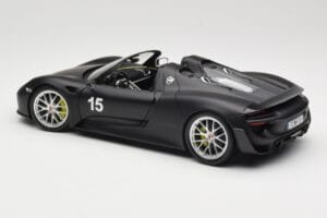 Porsche 918 Spyder Weissach Package Matt Black Minichamps 1:18 110062444 Druckguss — Bild 7 von 8