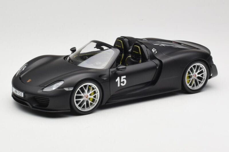 Porsche 918 Spyder Weissach Package Matt Black Minichamps 1:18 110062444 Druckguss