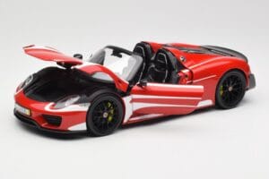 Porsche 918 Spyder Weissach Package Rot & Weiß Streifen Minichamps 1:18 110062442 Druckguss — Bild 2 von 9
