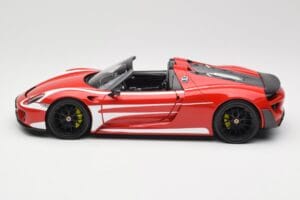Porsche 918 Spyder Weissach Package Rot & Weiß Streifen Minichamps 1:18 110062442 Druckguss — Bild 5 von 9