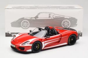 Porsche 918 Spyder Weissach Package Rot & Weiß Streifen Minichamps 1:18 110062442 Druckguss — Bild 9 von 9