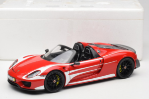Porsche 918 Spyder Weissach Package Rot Weiß Streifen Minichamps 1:18 110062442-O1 Druckguss — Bild 8 von 8