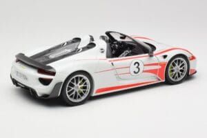 Porsche 918 Spyder Weissach Package Salzburg Minichamps 1:18 110062441 Druckguss — Bild 3 von 8