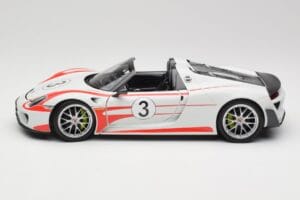 Porsche 918 Spyder Weissach Package Salzburg Minichamps 1:18 110062441 Druckguss — Bild 4 von 8