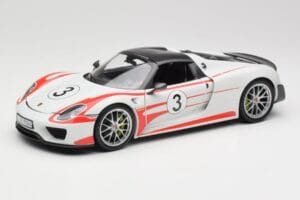 Porsche 918 Spyder Weissach Package Salzburg Minichamps 1:18 110062441 Druckguss