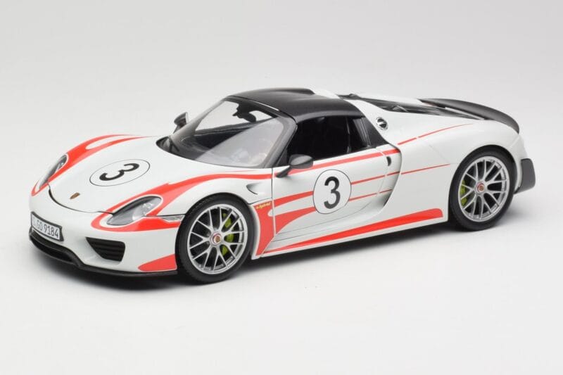 Porsche 918 Spyder Weissach Package Salzburg Minichamps 1:18 110062441 Druckguss