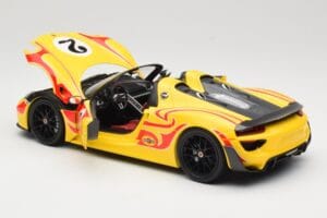 Porsche 918 Spyder Weissach Package Gelb Mit Streifen Minichamps 1:18 110062446 Druckguss — Bild 5 von 8