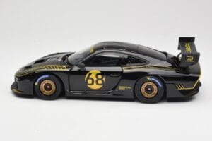 Porsche 935/19 Schwarz mit Goldenen Streifen Minichamps 1:18 155067568 Druckguss — Bild 3 von 6