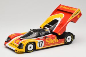 Porsche 962C Group C #17 D. Bell / H-J. Stuck / K. Ludwig 24 Hours of Le Mans 1988 Universal Hobbies 1:18 4704 Druckguss — Bild 2 von 8