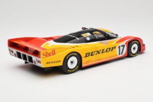 Porsche 962C Group C #17 D. Bell / H-J. Stuck / K. Ludwig 24 Hours of Le Mans 1988 Universal Hobbies 1:18 4704 Druckguss — Bild 3 von 8