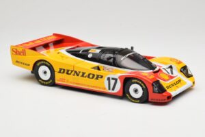 Porsche 962C Group C #17 D. Bell / H-J. Stuck / K. Ludwig 24 Hours of Le Mans 1988 Universal Hobbies 1:18 4704 Druckguss — Bild 6 von 8