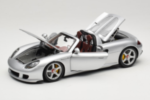 Porsche Carrera GT Silver Metallic Minichamps 1:18 WAP02103014 Druckguss — Bild 2 von 8