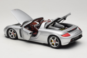 Porsche Carrera GT Silver Metallic Minichamps 1:18 WAP02103014 Druckguss — Bild 5 von 8