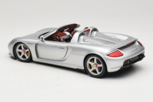 Porsche Carrera GT Silver Metallic Minichamps 1:18 WAP02103014 Druckguss — Bild 7 von 8