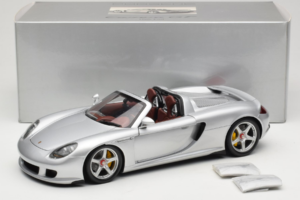 Porsche Carrera GT Silver Metallic Minichamps 1:18 WAP02103014 Druckguss — Bild 8 von 8