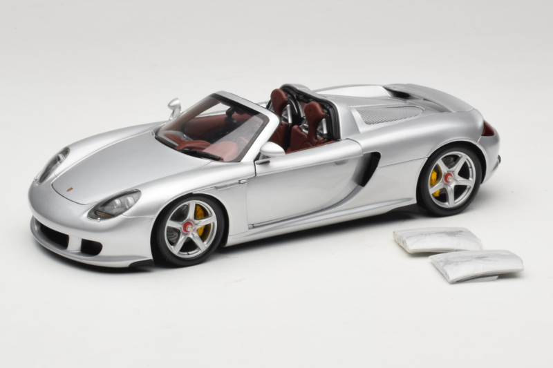 Porsche Carrera GT Silver Metallic Minichamps 1:18 WAP02103014 Druckguss