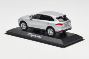 Porsche Cayenne 958 Silber Minichamps 1:43 WAP0200020E Druckguss — Bild 3 von 4