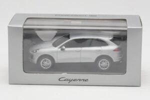 Porsche Cayenne 958 Silber Minichamps 1:43 WAP0200020E Druckguss — Bild 4 von 4