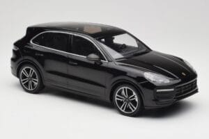 Porsche Cayenne 958 Turbo S Schwarz Minichamps 1:18 155066070 Druckguss — Bild 4 von 6
