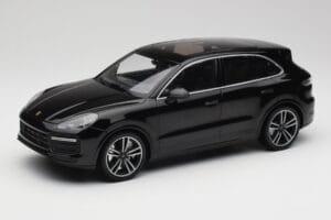 Porsche Cayenne 958 Turbo S Schwarz Minichamps 1:18 155066070 Druckguss