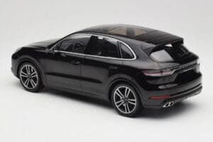 Porsche Cayenne 958 Turbo S Schwarz Minichamps 1:18 155066070 Druckguss — Bild 5 von 6