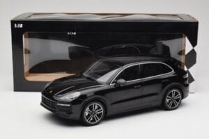 Porsche Cayenne 958 Turbo S Schwarz Minichamps 1:18 155066070 Druckguss — Bild 6 von 6