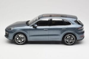 Porsche Cayenne 958 Turbo S Blue Metallic Minichamps 1:18 155066071 Druckguss — Bild 3 von 6