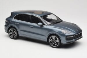 Porsche Cayenne 958 Turbo S Blue Metallic Minichamps 1:18 155066071 Druckguss — Bild 4 von 6