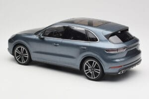 Porsche Cayenne 958 Turbo S Blue Metallic Minichamps 1:18 155066071 Druckguss — Bild 5 von 6
