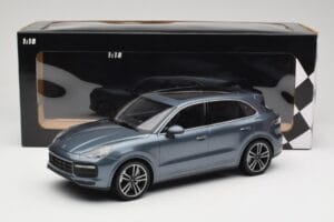 Porsche Cayenne 958 Turbo S Blue Metallic Minichamps 1:18 155066071 Druckguss — Bild 6 von 6